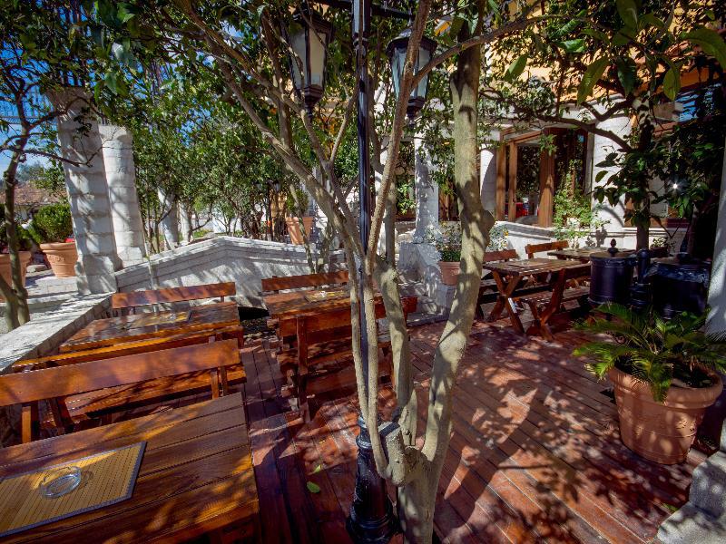 Hotel Pharos 3*