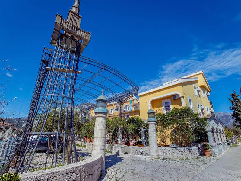 Hotel Pharos